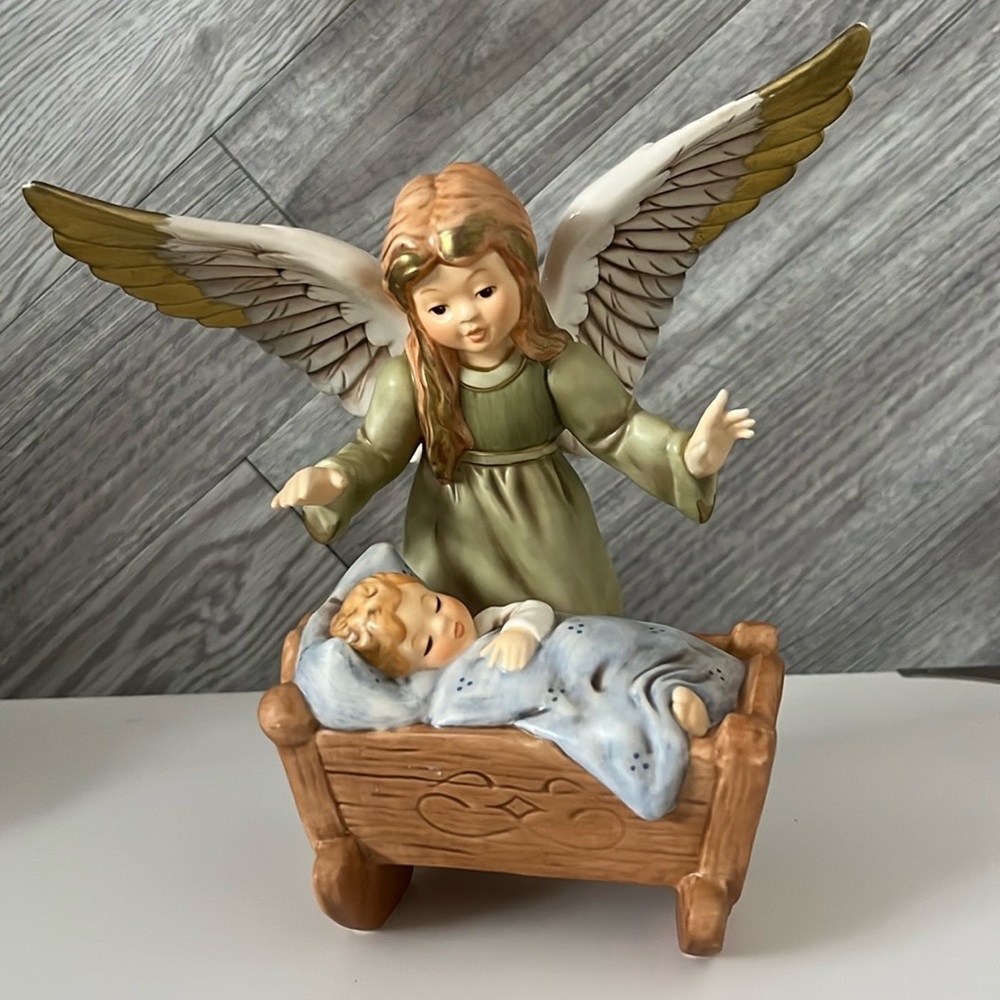 GOEBEL guardian angel with cradle